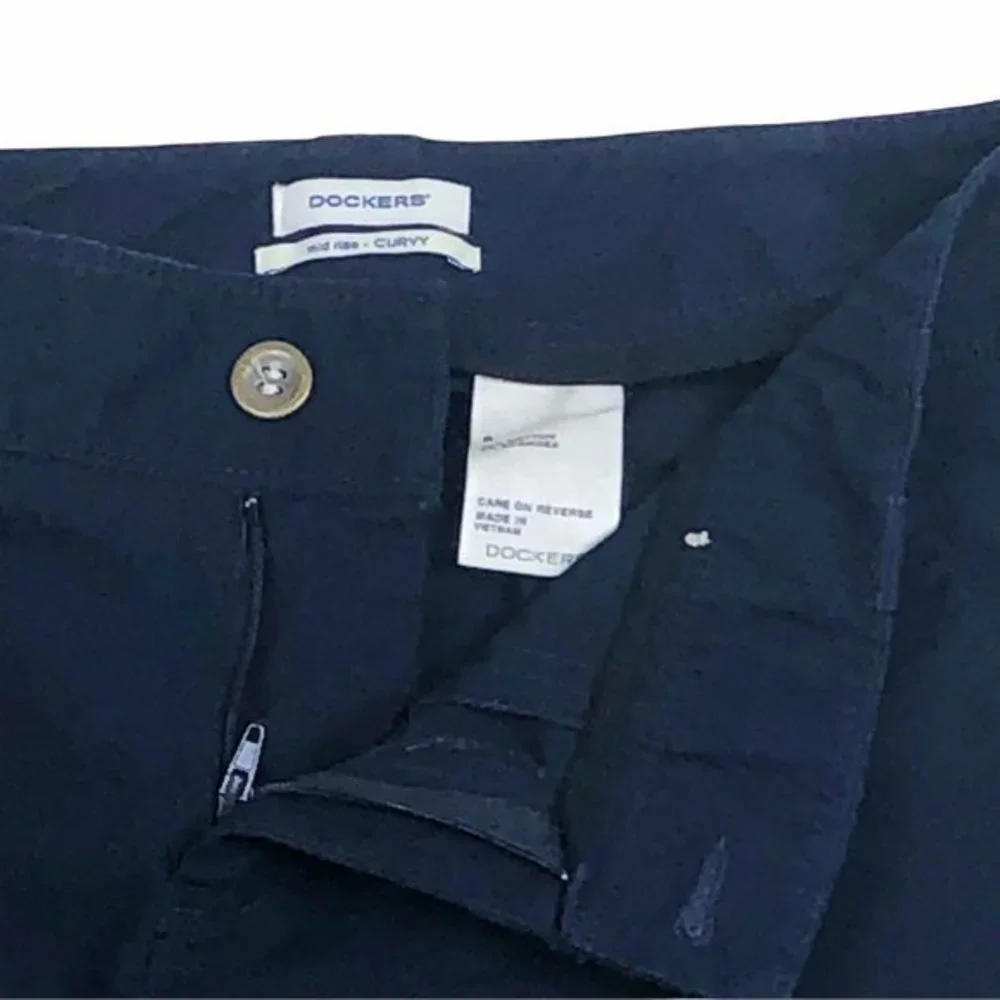 Dockers Mid Rise Curvy Womens Capri Shorts Blue 8 - Picture 3 of 5